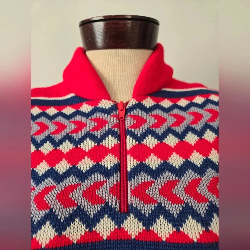 DEMETRE women's vintage virgin wool ski sweater. Red/white/blue. Size small - Picture 5 of 11